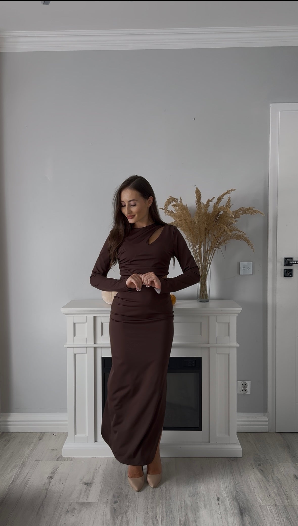 Brązowa Sukienka Cut-Out Glam