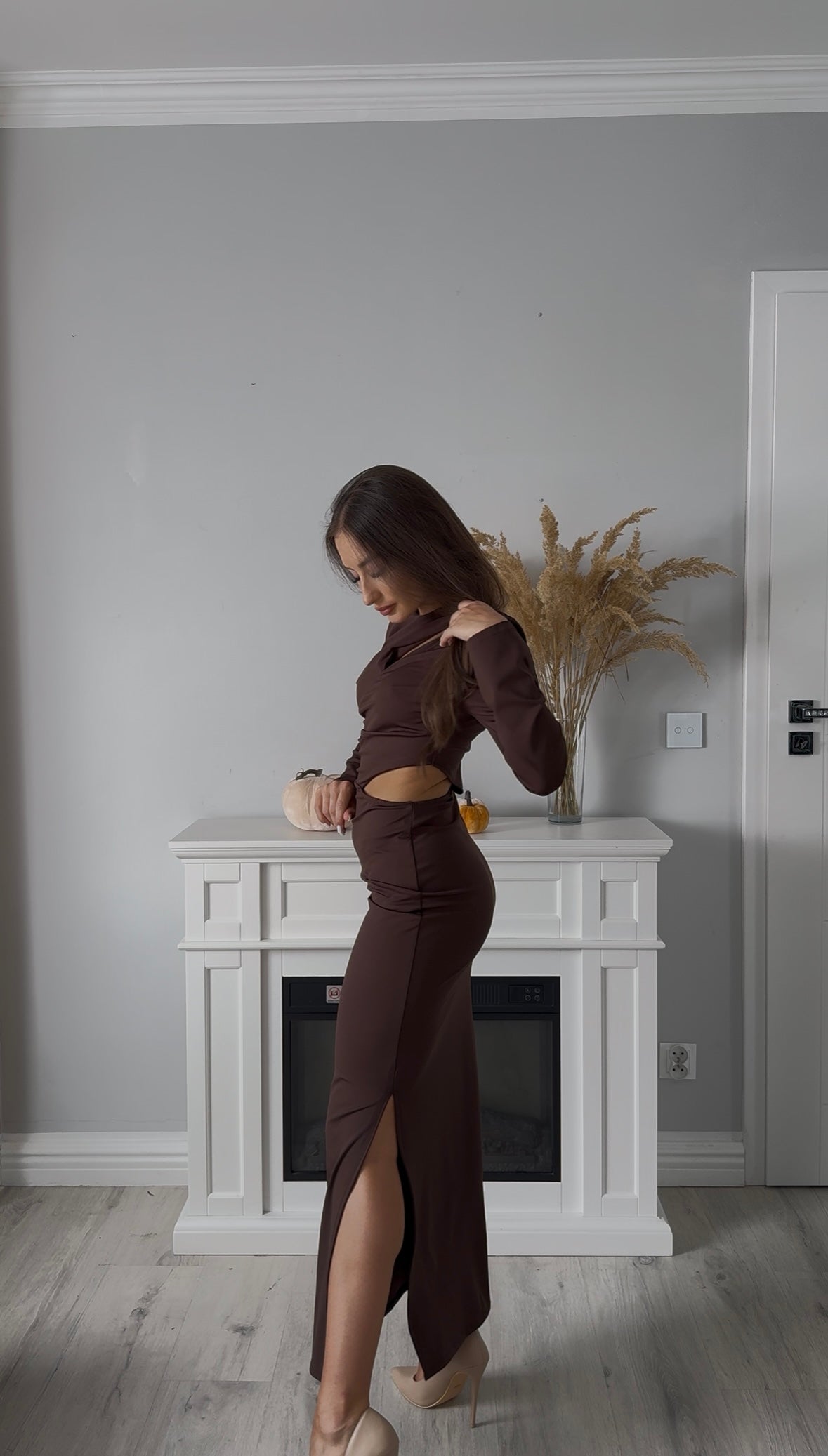 Brązowa Sukienka Cut-Out Glam