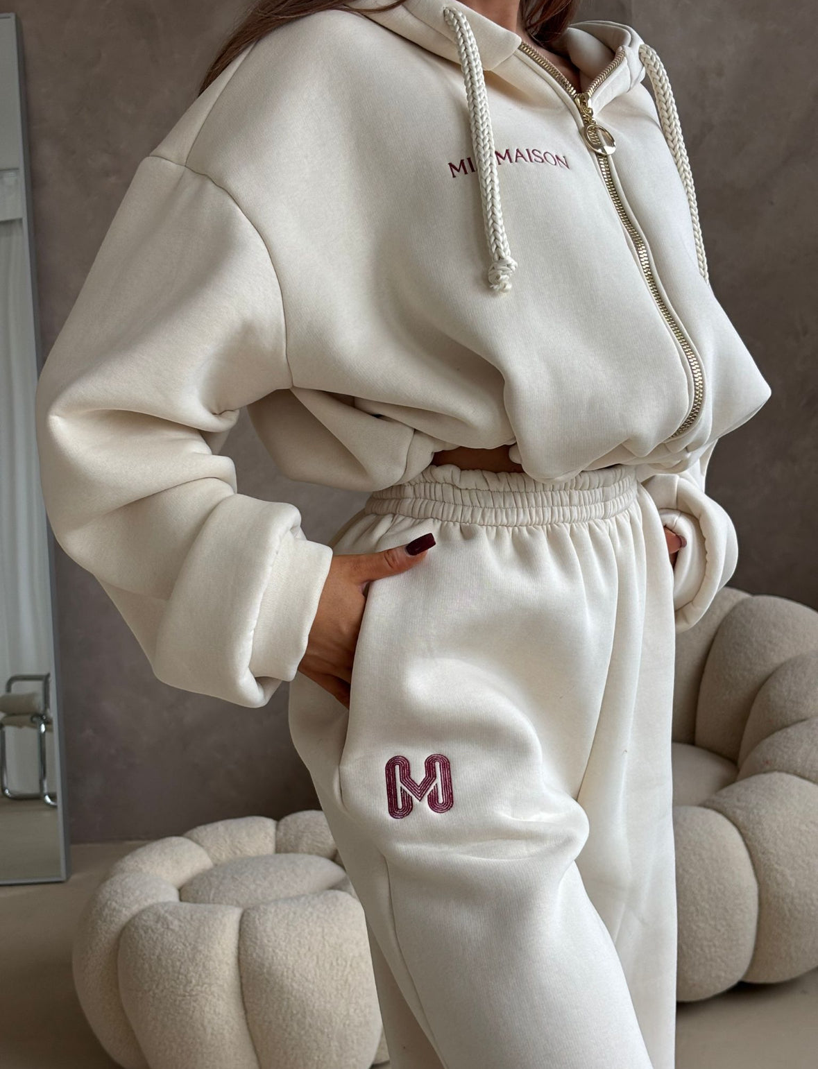 Komplet dresowy trzyczęściowy – top, bluza i spodnie ze ściąganiem w kolorze kokos