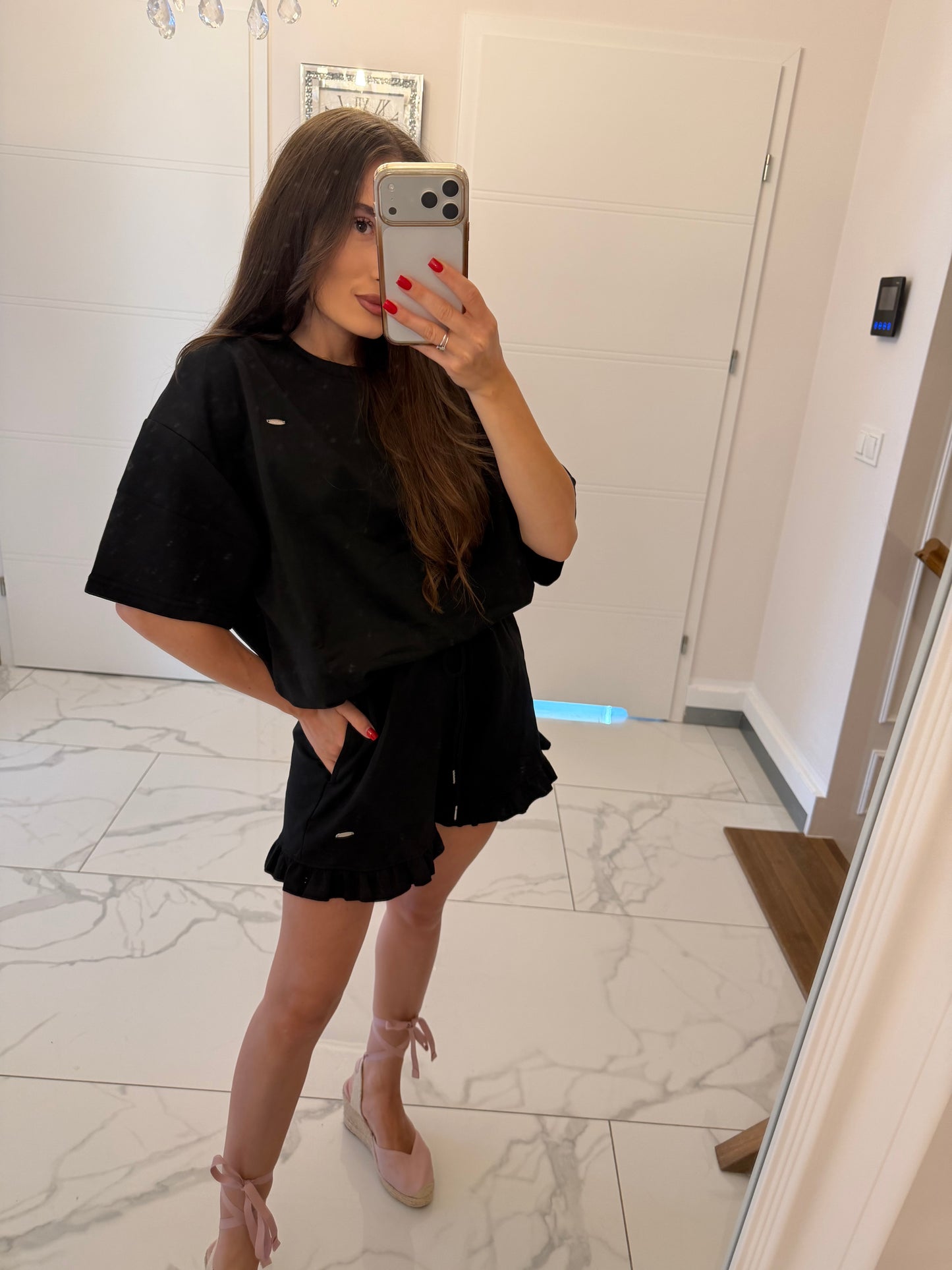 Komplet Black Comfort – oversize T-shirt i szorty z falbanką