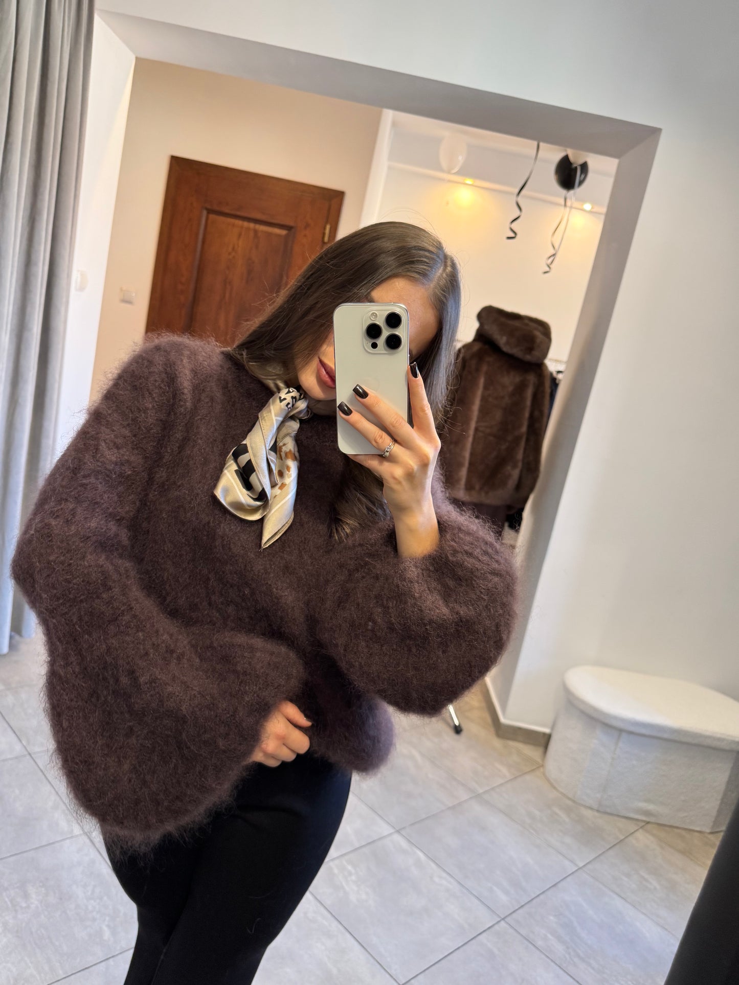 Sweter z luksusowego kid moheru z szerokimi rękawami – czekoladowy