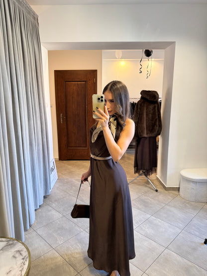 Satynowa Sukienka Maxi w Odcieniu Czekoladowym