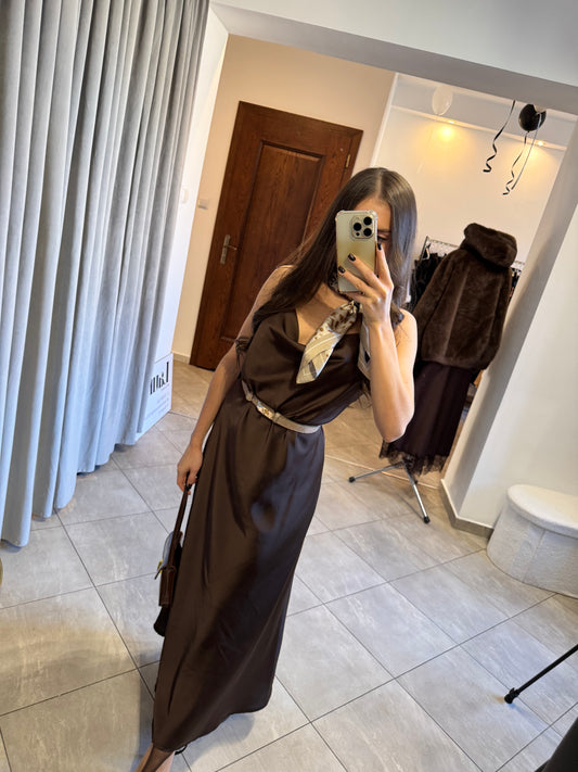 Satynowa Sukienka Maxi w Odcieniu Czekoladowym