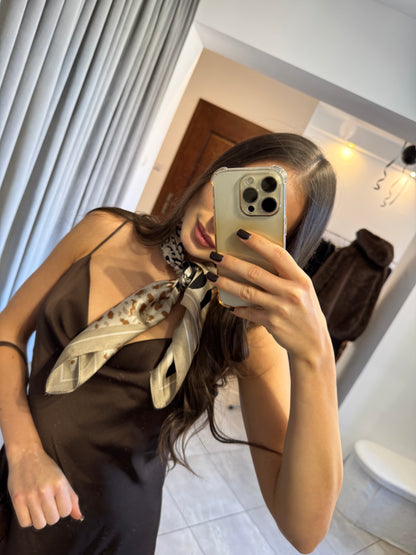 Apaszka z motywem zwierzęcym w odcieniach beżu i czerni