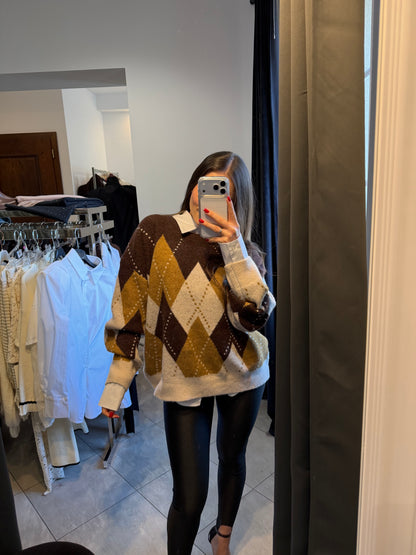 Sweter damski oversize w romby – brązowo-karmelowy