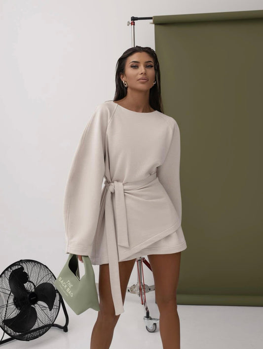 Beżowa sukienko-bluza z wiązanym paskiem