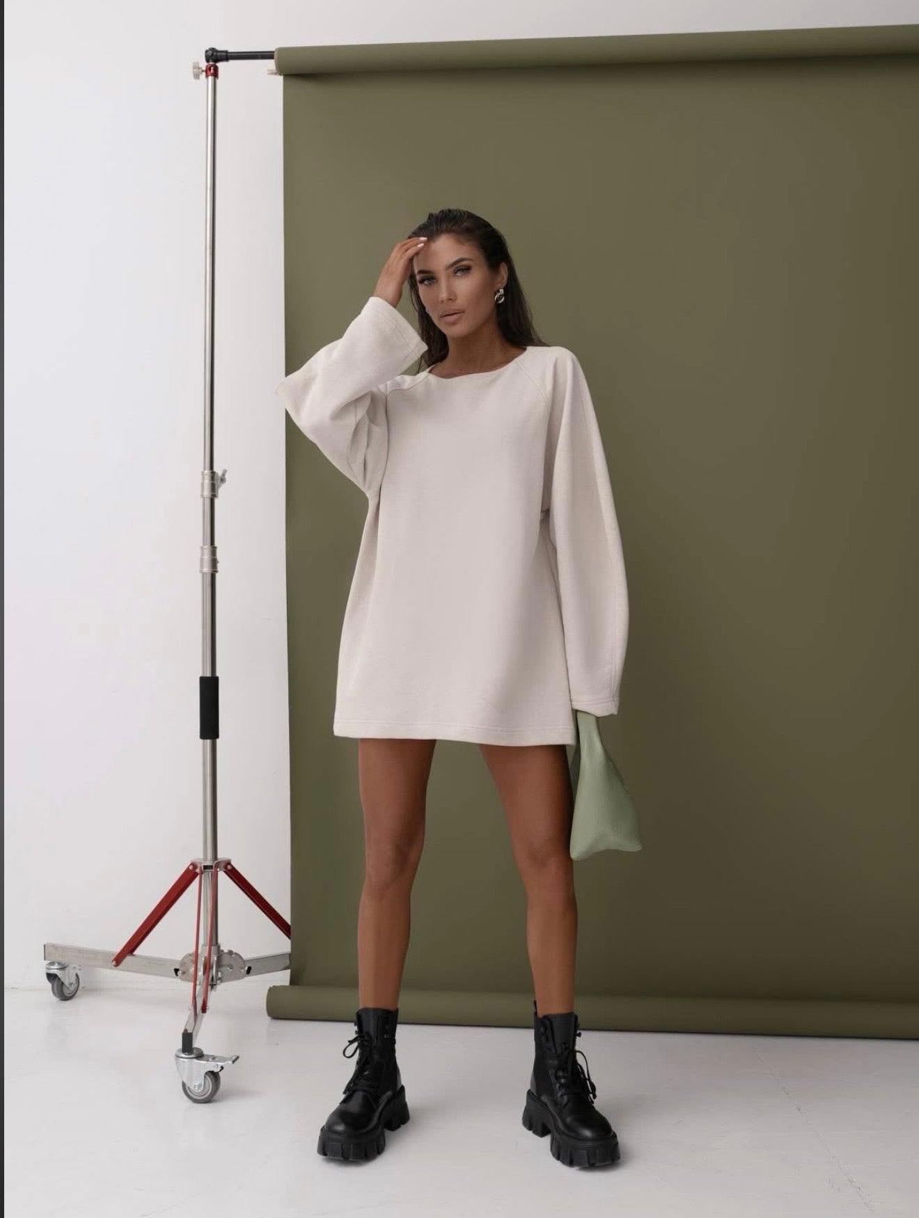 Beżowa sukienko-bluza z wiązanym paskiem