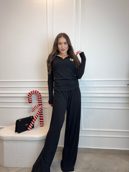 Czarny komplet dresowy premium z szerokimi spodniami i bluzką z dekoltem V