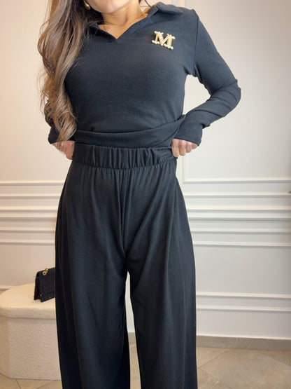 Czarny komplet dresowy premium z szerokimi spodniami i bluzką z dekoltem V