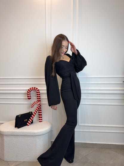 Elegancki Czarny Komplet z Kopertową Górą i Rozszerzanymi Spodniami