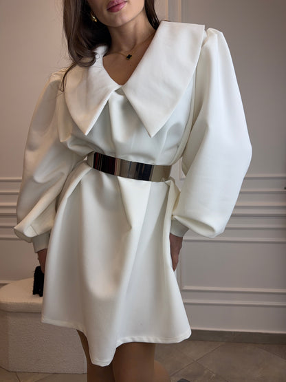 Elegancka Biała Sukienka z Dużym Kołnierzem