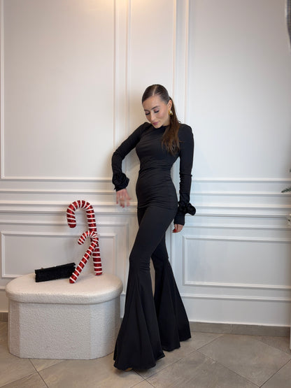 Czarny komplet z rozszerzanymi spodniami i odpinanymi różami