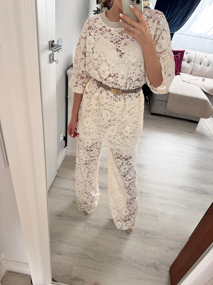 Komplet z welurowej koronki w kolorze beżu