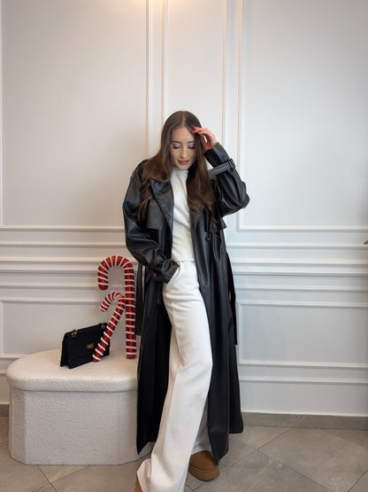 Długi płaszcz z eko skóry z paskiem