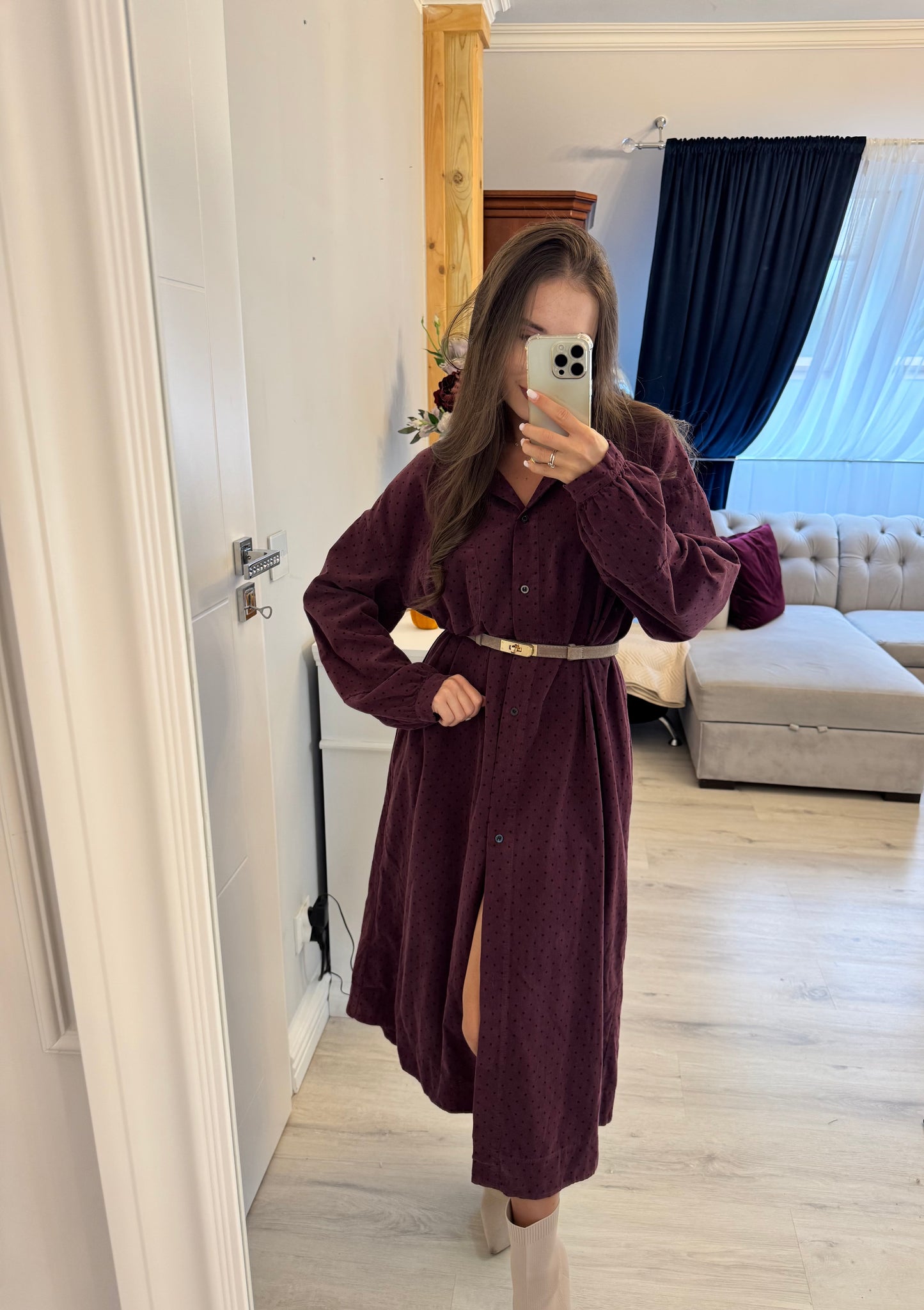 koszulowa sukienka midi w kolorze ciemnej śliwki