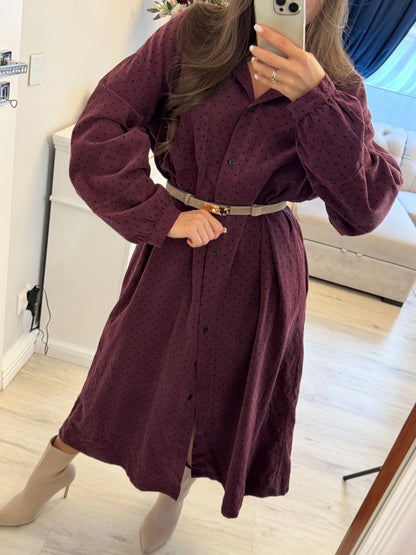 koszulowa sukienka midi w kolorze ciemnej śliwki