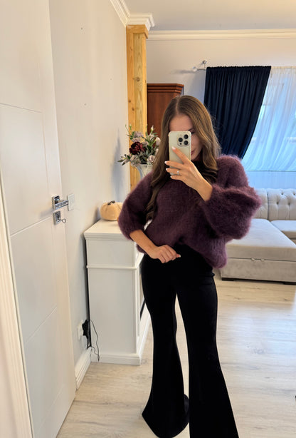 Sweter kid moher w kolorze ciemnej śliwki z wycięciem na plecach