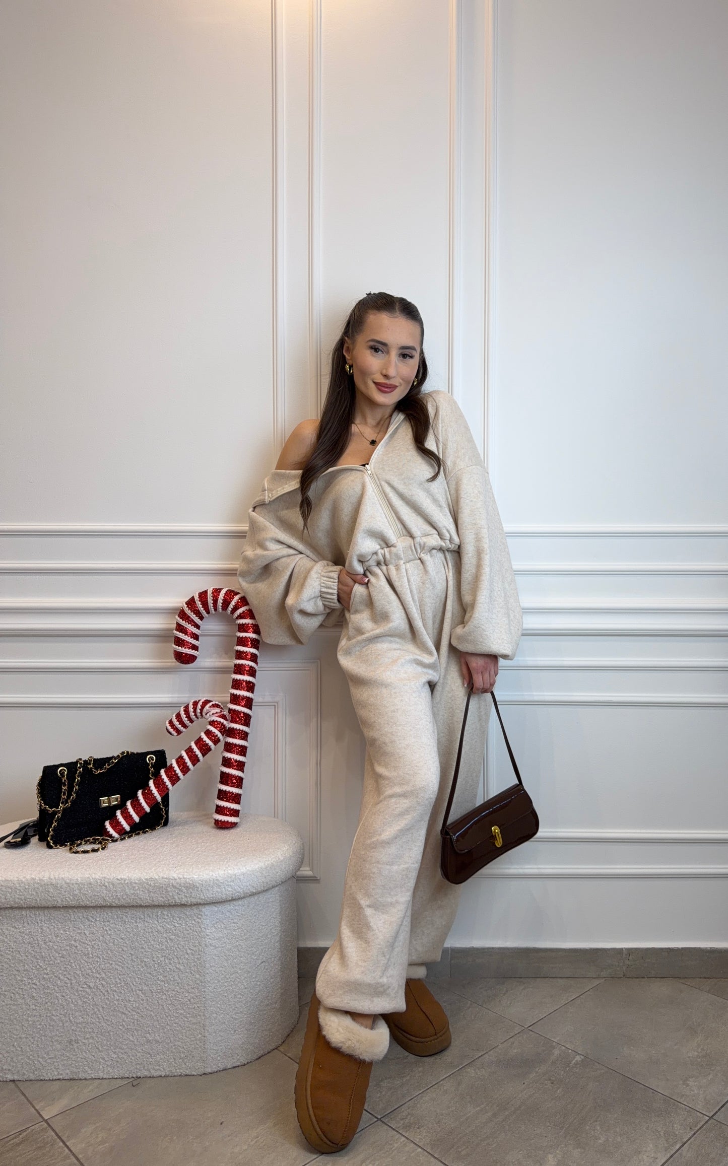 kombinezon z suwakiem w kolorze jasnego beżu