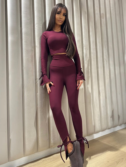 Dwuczęściowy komplet w kolorze burgundowym
