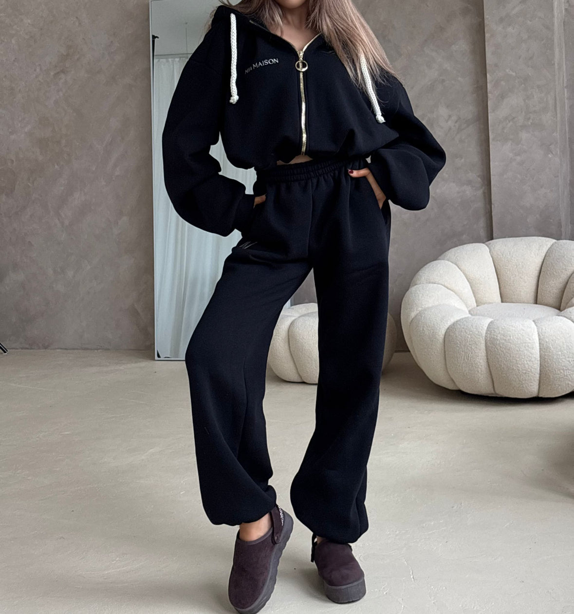 Komplet dresowy trzyczęściowy – top, bluza i spodnie ze ściąganiem w kolorze czarnym