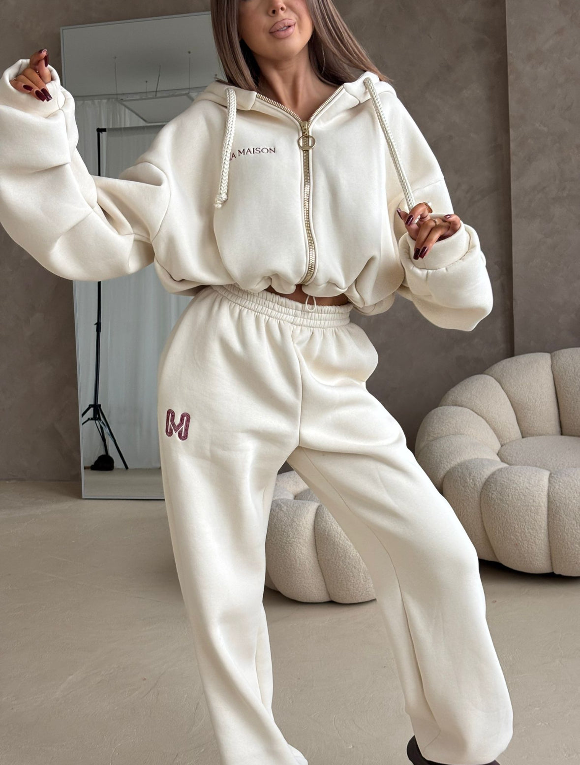 Komplet dresowy trzyczęściowy – top, bluza i spodnie ze ściąganiem w kolorze kokos