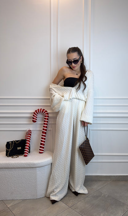 kombinezon z warkoczowym splotem w kolorze ecru