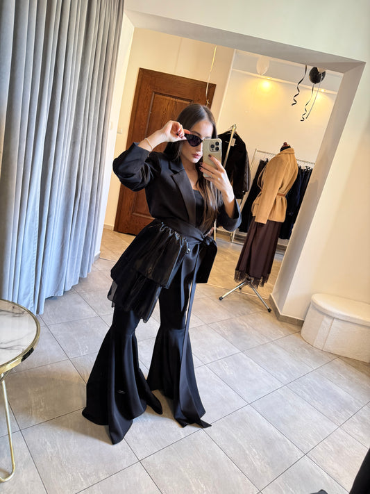 Marynarka z paskiem w falbany