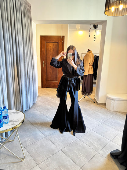 Marynarka z paskiem w falbany