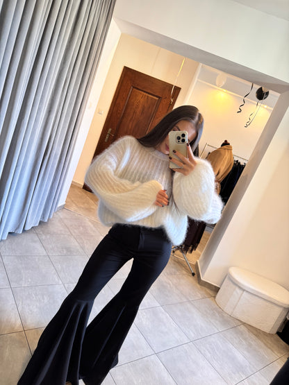 Sweter moherowy z bufiastymi rękawami – kremowy oversize