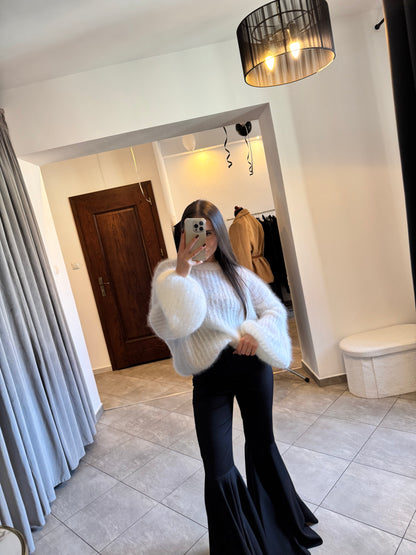 Sweter moherowy z bufiastymi rękawami – kremowy oversize