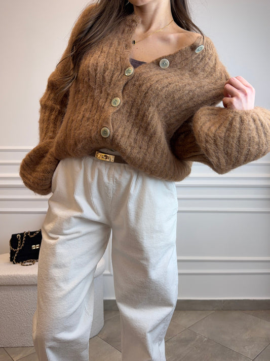 Moherowy sweter zapinany na guziki w kolorze karmelowym