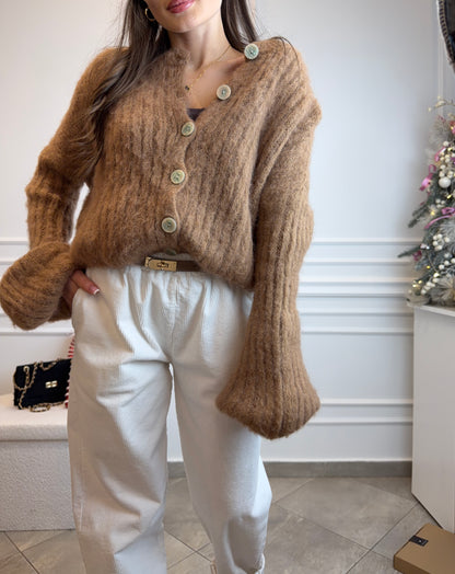 Moherowy sweter zapinany na guziki w kolorze karmelowym