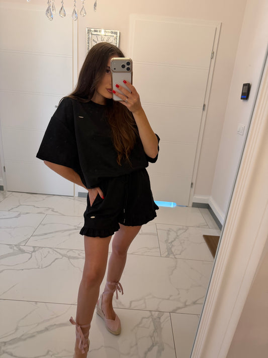 Komplet Black Comfort – oversize T-shirt i szorty z falbanką
