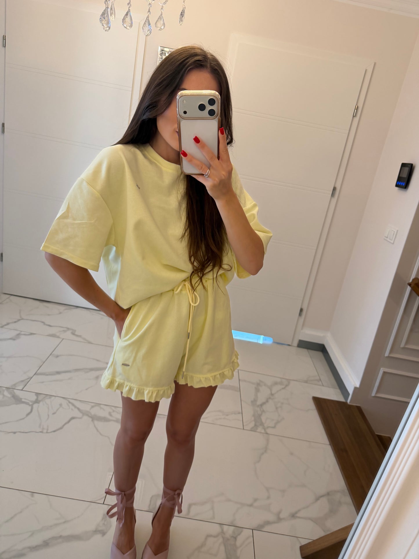 Komplet Summer Breeze – oversize T-shirt i szorty z falbanką