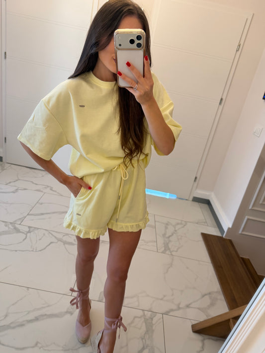 Komplet Summer Breeze – oversize T-shirt i szorty z falbanką