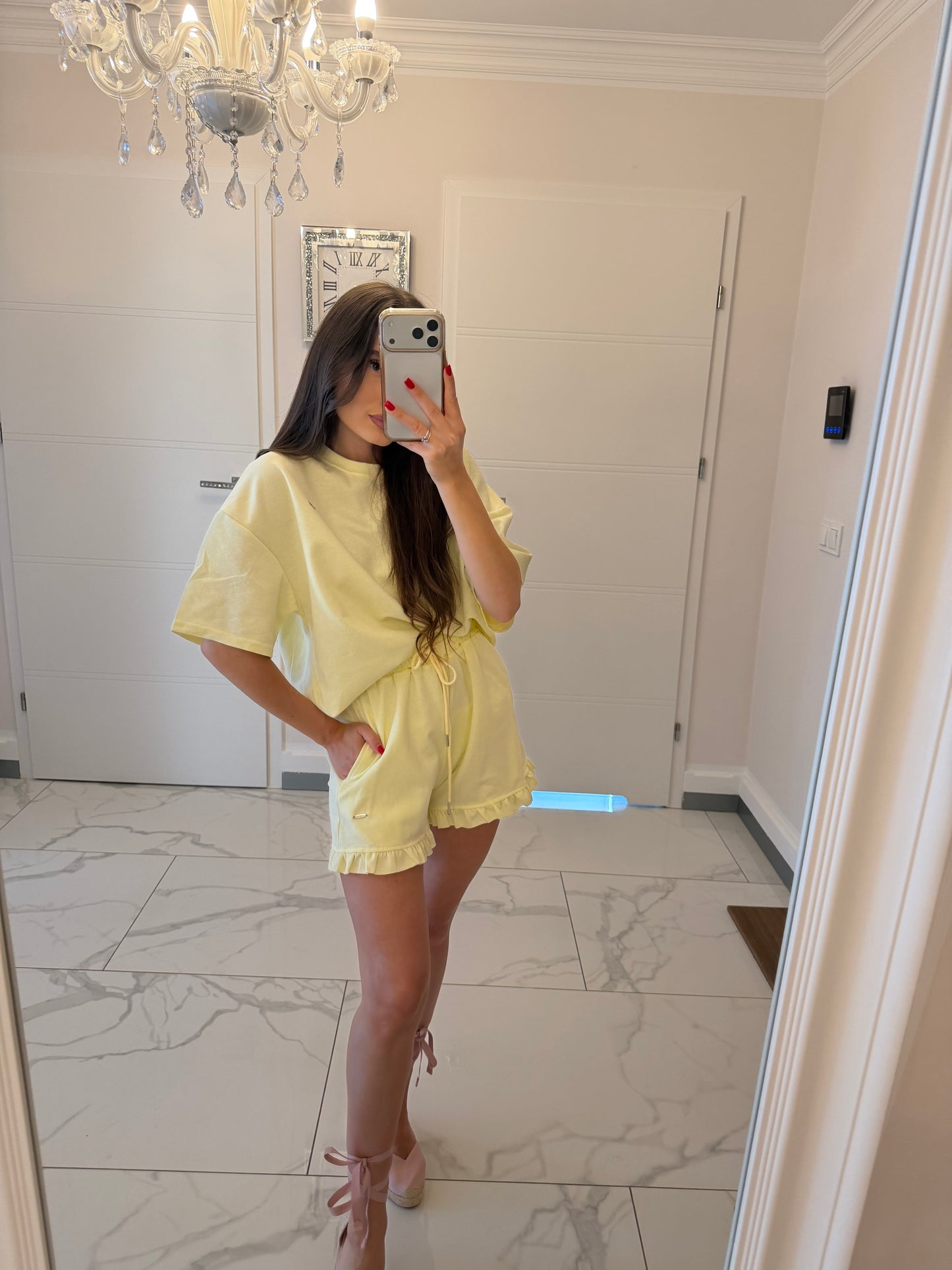 Komplet Summer Breeze – oversize T-shirt i szorty z falbanką