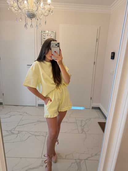 Komplet Summer Breeze – oversize T-shirt i szorty z falbanką