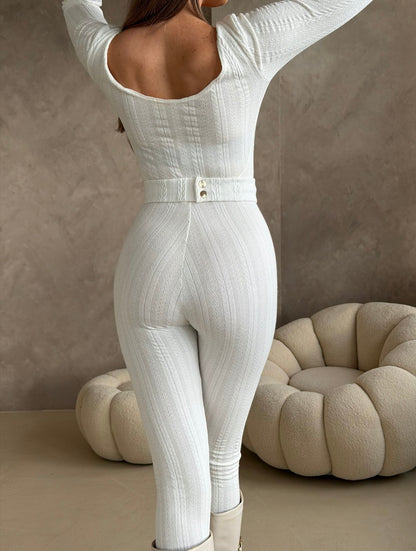 Biały Wiskozowy kombinezon z paskiem i złotymi dodatkami