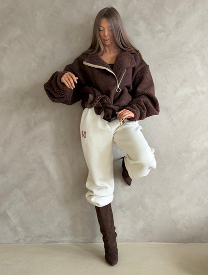 Brązowy oversize kożuszek z zamszu i miękkim futerkiem