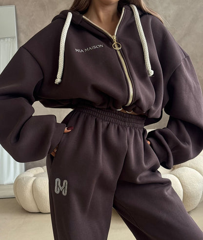 Komplet dresowy trzyczęściowy – top, bluza i spodnie ze ściąganiem w kolorze brązowym