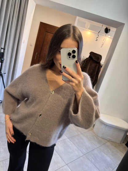 Sweter z dekoltem w serek – taupe