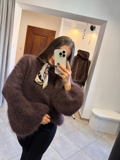 Sweter z luksusowego kid moheru z szerokimi rękawami – czekoladowy