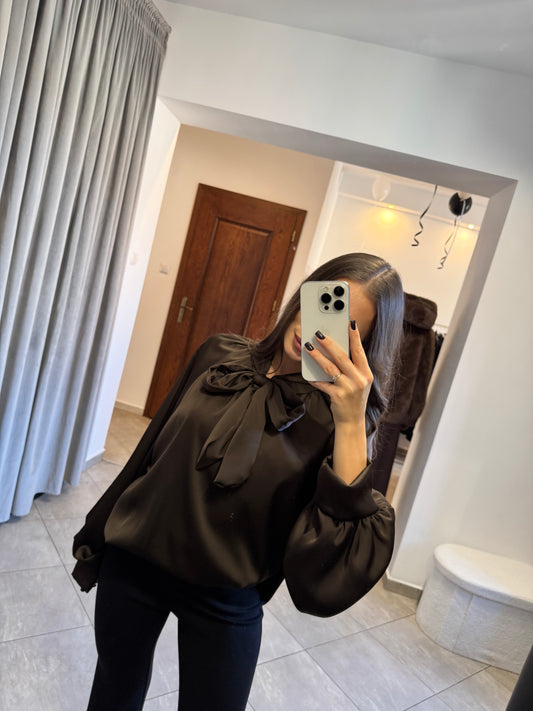 Satynowa koszula z wiązaniem pod szyją – czekoladowy brąz