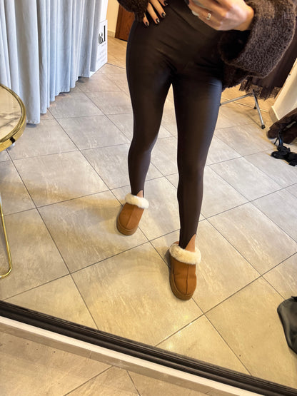 Czekoladowe legginsy z połyskiem – model second skin