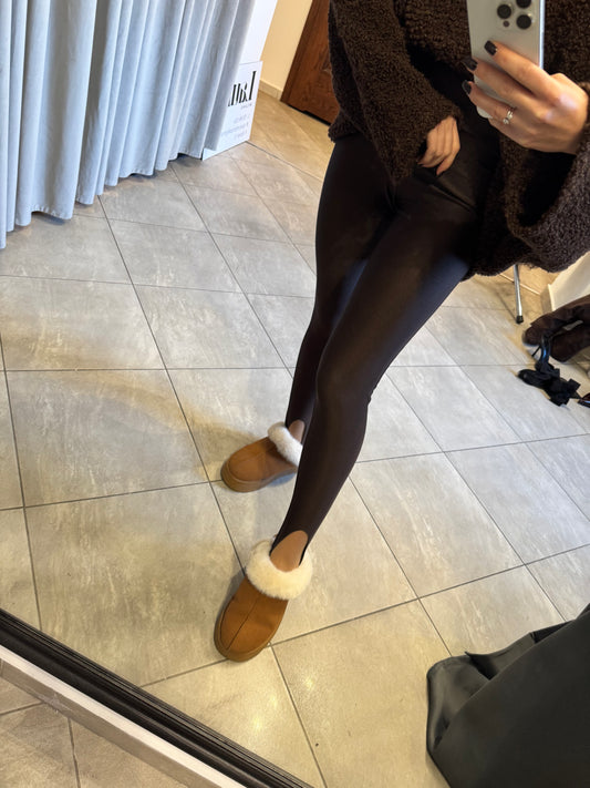 Czekoladowe legginsy z połyskiem – model second skin