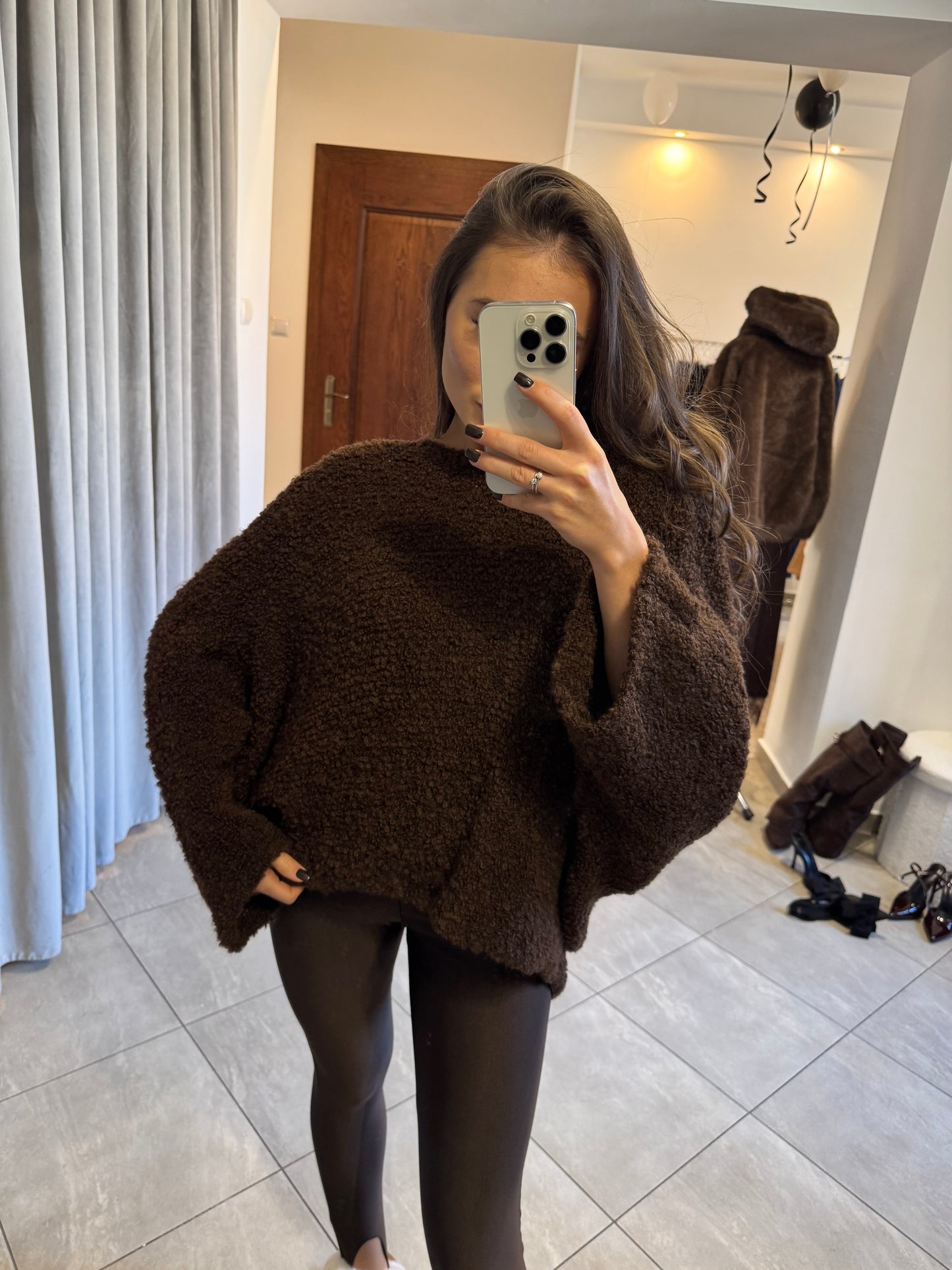 Miękki sweter z efektem „miś” oversize – czekoladowy