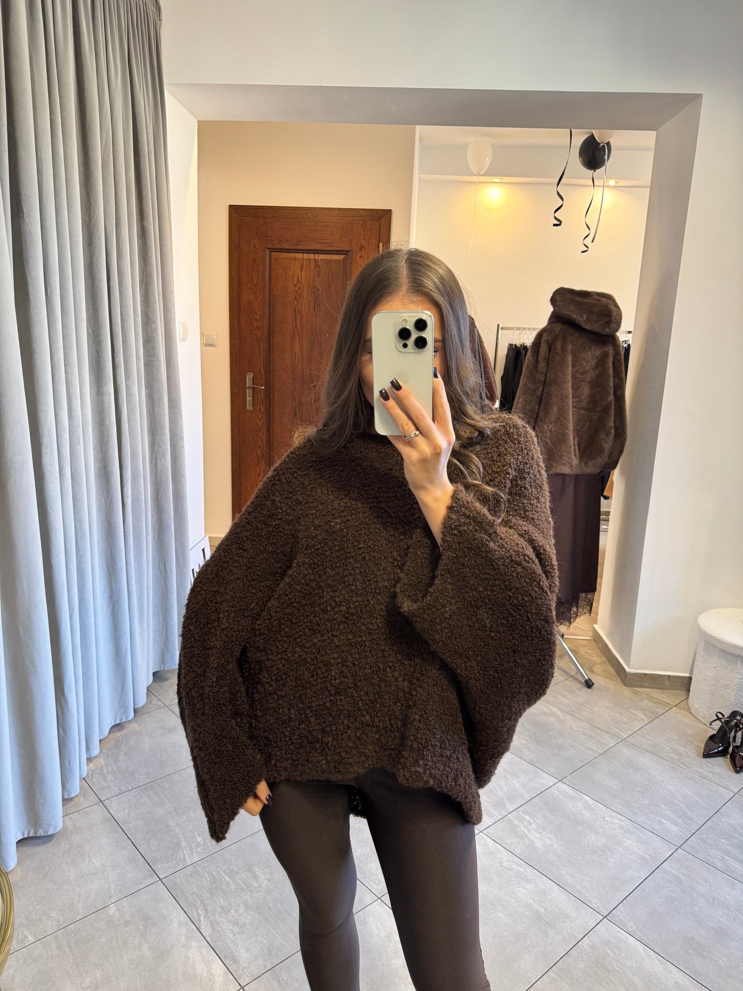 Miękki sweter z efektem „miś” oversize – czekoladowy