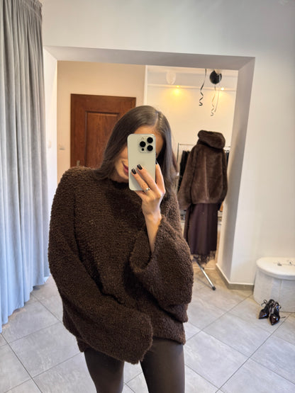 Miękki sweter z efektem „miś” oversize – czekoladowy