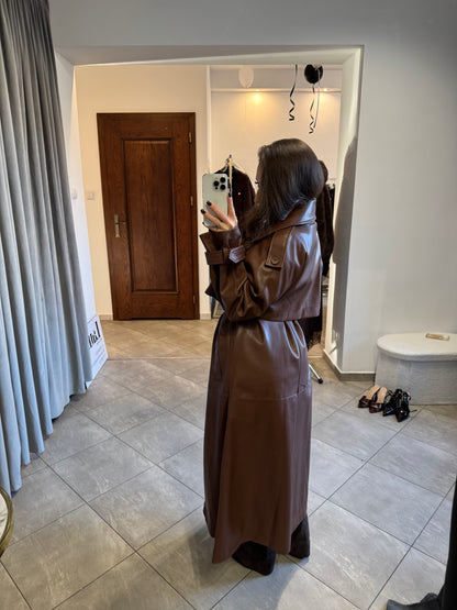 Długi brązowy płaszcz z eko skóry z ociepleniem z zamszu