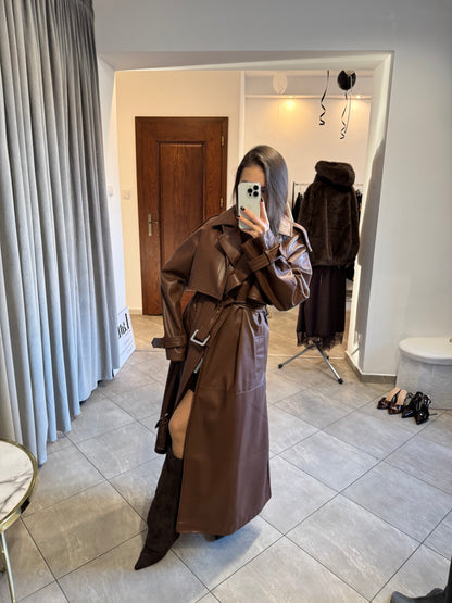 Długi brązowy płaszcz z eko skóry z ociepleniem z zamszu